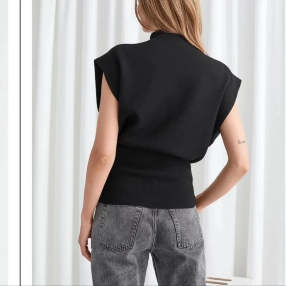 Stockholm Atelier & Other Stories Black Sleeveless Sculptural Knit Top New Sz M - Picture 3 of 7
